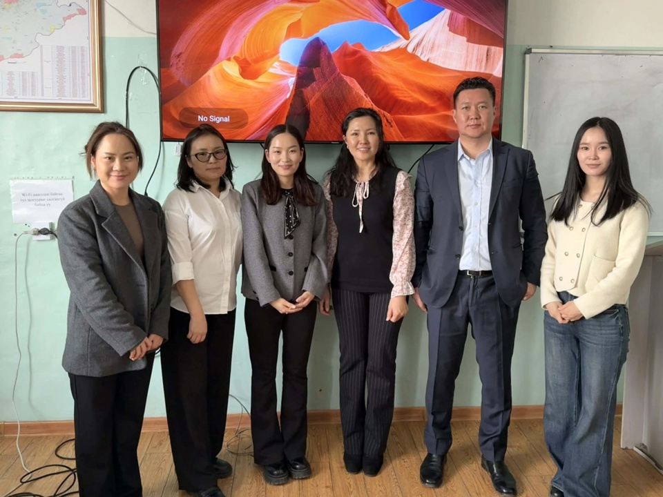 “Эрдэм шинжилгээний ажил, түүнийг хэрхэн хийдэг вэ?” сэдвийн хүрээнд танин мэдэхүйн хичээлийг амжилттай зохион байгууллаа.