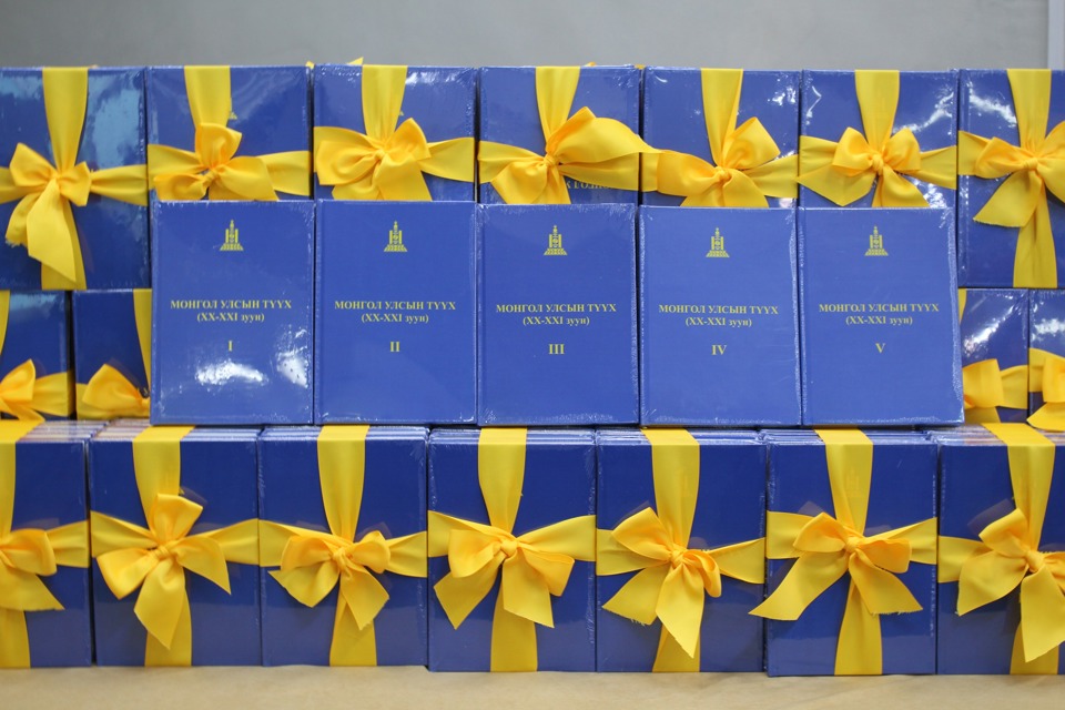 “МОНГОЛ УЛСЫН ТҮҮХ (XX, XXI ЗУУН)”  ТАВАН БОТЬ БҮТЭЭЛИЙН НЭЭЛТ БОЛЛОО.