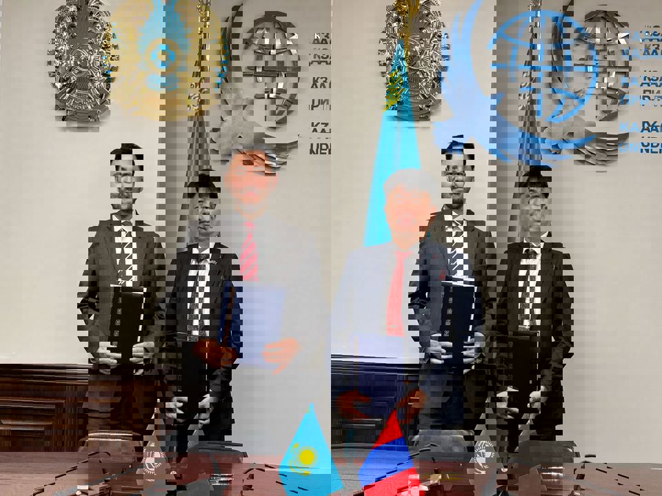 Монгол Улсын ШУА-ийн Олон улс судлалын хүрээлэн, Бүгд Найрамдах Казахстан Улсын Ерөнхийлөгчийн дэргэдэх Стратеги судлалын хүрээлэн, Гадаад харилцааны яамны дэргэдэх Гадаад бодлого судлалын хүрээлэн  хооронд хамтын ажиллагааны санамж бичиг байгуулав