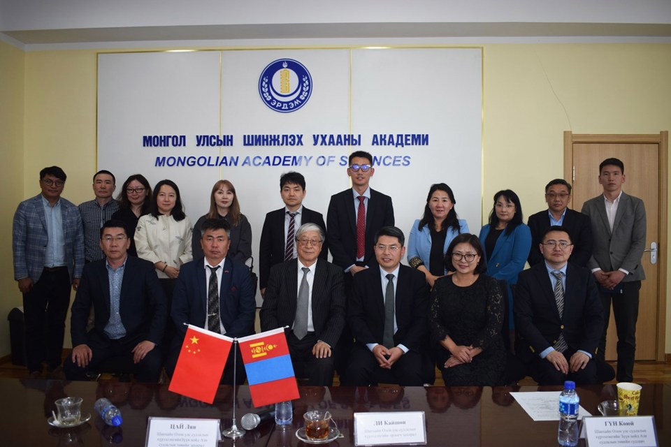 Representatives of Shanghai Institutes of International Studies paid a visit