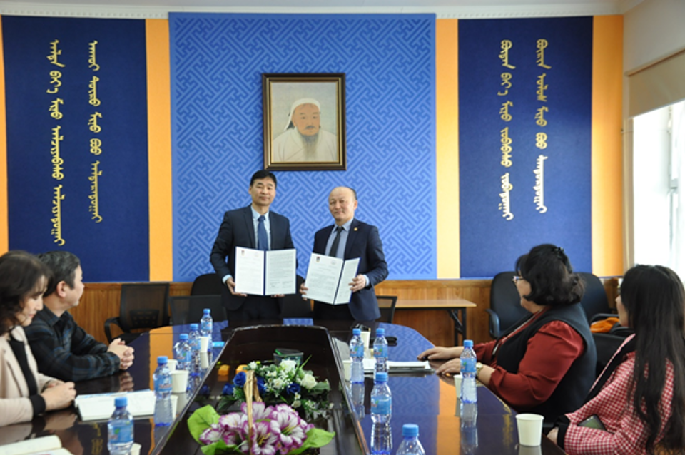 ШУА-ийн Физик, технологийн хүрээлэн, ШУТИС-ийн Механик, тээврийн сургуультaй хамтран ажиллах санамж бичиг байгууллаа