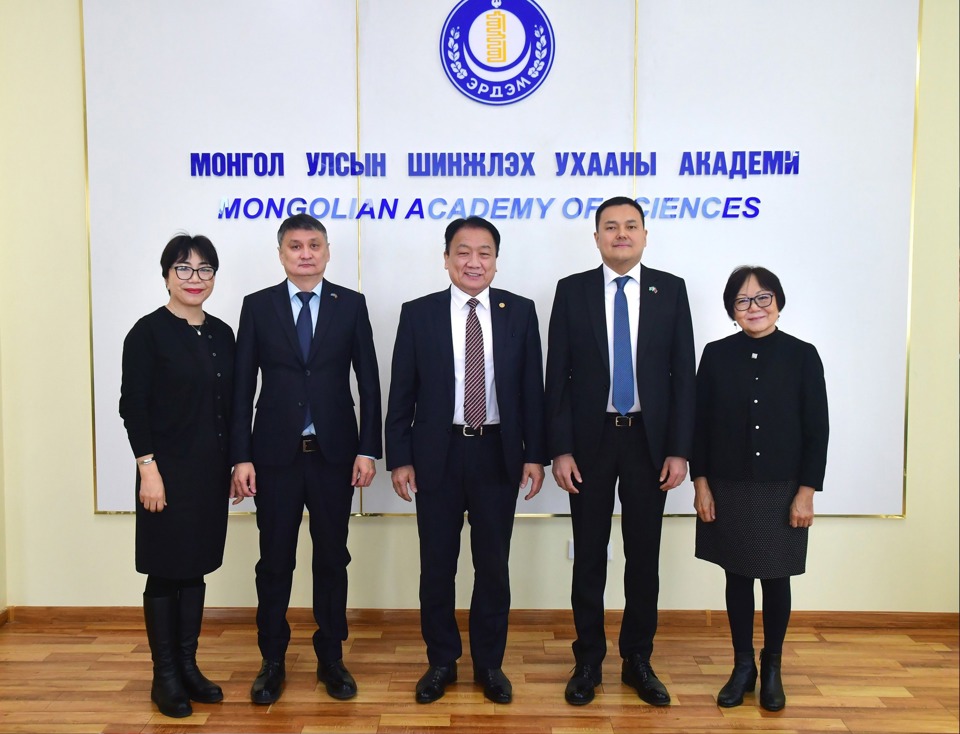 Бүгд Найрамдах Казахстан Улсаас Монгол Улсад суугаа Онц бөгөөд Бүрэн эрхт Элчин сайд ноён Алмас Сейтакыновыг ШУА-ийн Тэргүүлэгчдийн газарт хүлээн авч уулзлаа.