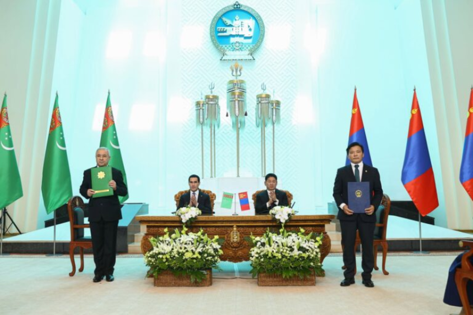 Харилцан ойлголцлын санамж бичигт гарыг үсэг зурлаа